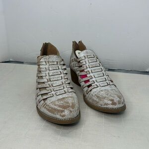 Diba True Very Berry Ankle Bootie size 9.5